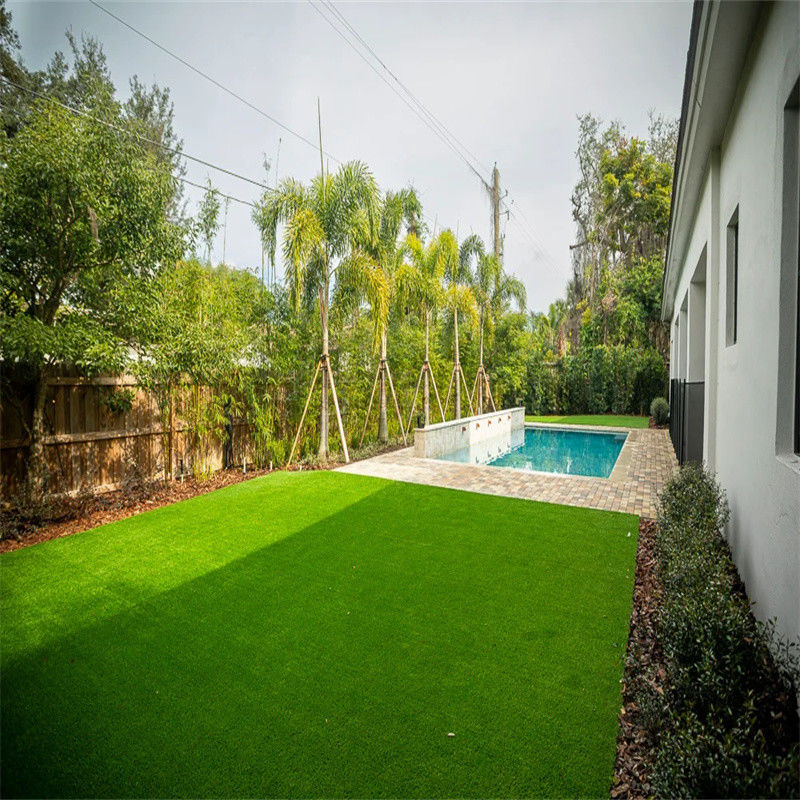 কাস্টম 30-50 মিমি সবুজ লাল সাদা কালো গোলাপী নীল রঙের বাগানের জন্য সিন্থেটিক গর্ত কার্পেট